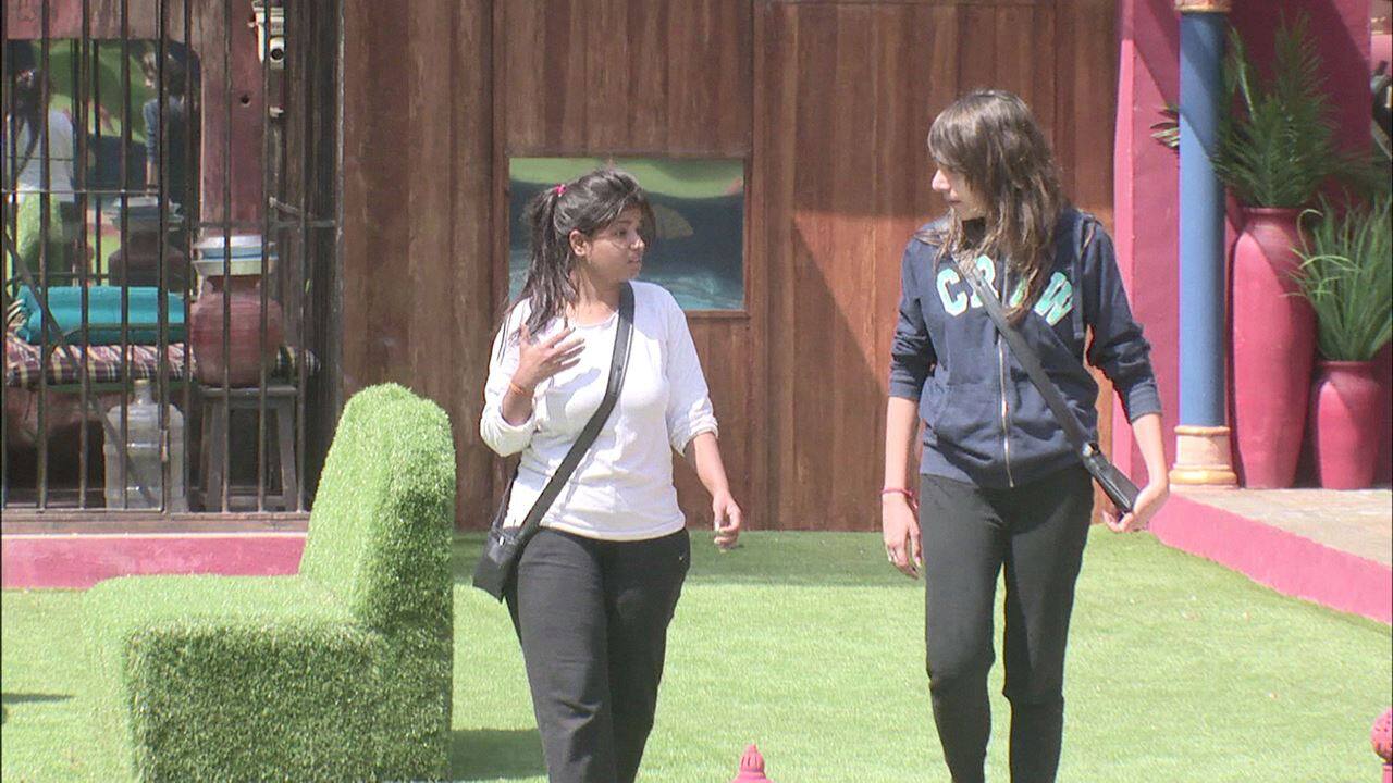 Watch Bigg Boss S10 Unseen Undekha Day 8 Indiawale Get Divided Online Voot Shorts To watch the full episode of 'bigg boss kannada s07' anytime, download the #voot app now or visit : voot